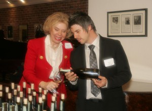 0145 Lamar Ingle pouring for Catharina Swanstrom of Pacific Untion GMAC Real Estate
